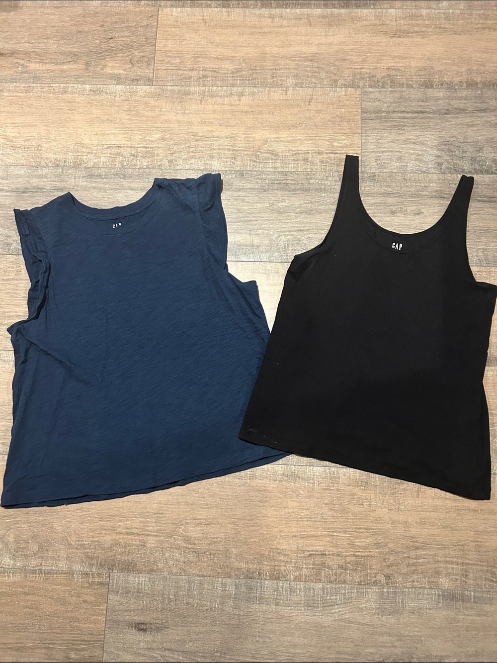Gap L Tops